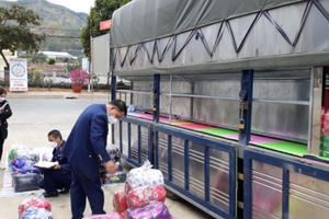 Tịch thu xe chở vải may mặc không rõ nguồn gốc tại Sơn La