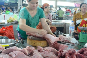 Tiểu thương khóc ròng vì người tiêu dùng quay lưng với thịt heo