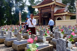 Báo Pháp luật Việt Nam sẻ chia với các hoàn cảnh khó khăn trên hành trình bồi đắp tâm hồn