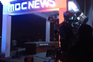 Truyền hình Hàn Quốc dựng trường quay dã chiến trên nóc khách sạn Daewoo Hà Nội Truyền hình Hàn Quốc dựng trường quay dã chiến trên nóc khách sạn Daewoo Hà Nội