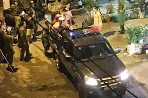 Hỗn chiến tại Sài Gòn, một người bị chém suýt lìa cánh tay