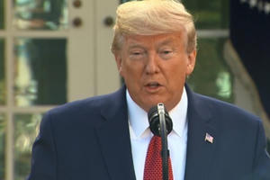 Ông Trump khuyến khích người dân đeo khẩu trang phòng tránh Covid-19