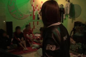 Hà Nội: Điều tra vụ việc 2 nữ nhân viên quán bia bị nhốt, đánh phải bỏ trốn trong đêm