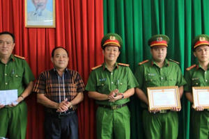 An Giang: Khen thưởng đột xuất các cá nhân bắt nhóm đối tượng trộm cắp tài sản
