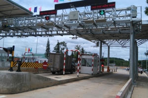 Thu phí tự động (ETC): Hết “thò tay xé vé”, hết ùn tắc