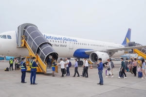 Hàng không "bùng nổ" dịp 30/4, khách đổ xô tới các điểm du lịch