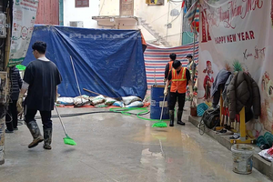 Đã khắc phục cơ bản sự cố bùn phun lên tại ngõ 7, phố Giang Văn Minh