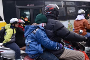 Trời rét dưới 7 độ, phụ huynh chủ động cho học sinh nghỉ học