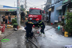 TP HCM: Đốt giấy tờ dẫn đến cháy nhà, 1 người tử vong