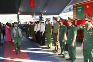 Thiếu tướng Lê Quốc Hùng, Thứ trưởng Bộ Công an dự lễ giao, nhận quân tại Đồng Nai Thiếu tướng Lê Quốc Hùng, Thứ trưởng Bộ Công an dự lễ giao, nhận quân tại Đồng Nai