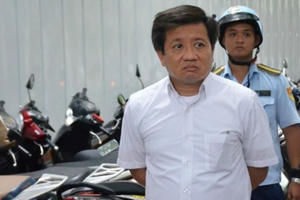 Nộp đơn từ chức, ông Đoàn Ngọc Hải vẫn đình chỉ 48 bãi xe