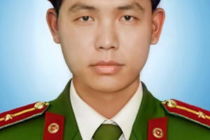 Truy tặng Huân chương Chiến công hạng Nhì cho Đại úy hy sinh khi đang làm nhiệm vụ phòng chống dịch Truy tặng Huân chương Chiến công hạng Nhì cho Đại úy hy sinh khi đang làm nhiệm vụ phòng chống dịch