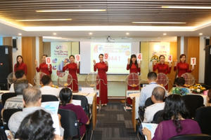 Khách hàng trúng thưởng căn hộ cao cấp trong chương trình "Trúng nhà sang - Vui Tết an khang"