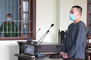 Tăng án tù và mức bồi thường đối với bị cáo đánh bạn tại đám cưới