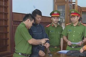 Đắk Lắk: Phát hiện bãi tập kết gỗ với hàng chục khối gỗ không rõ nguồn gốc