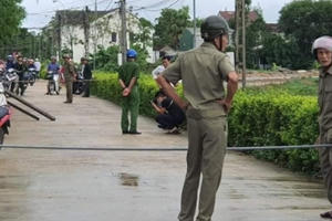 Con rể cầm dao truy sát gia đình mẹ vợ, 3 người thương vong