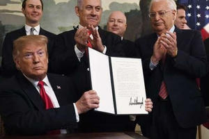 Tổng thống Trump ký sắc lệnh làm rung chuyển Trung Đông