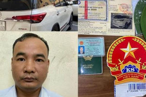 Công an thật bắt giữ Công an giả chuyên đi lừa đảo chiếm đoạt tài sản