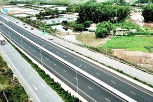 Những dự án đường bộ lớn nào ưu tiên đầu tư 5 năm tới? Những dự án đường bộ lớn nào ưu tiên đầu tư 5 năm tới?