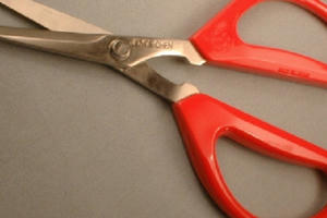 Hải Dương: Vợ dùng kéo đâm trọng thương chồng xong kêu cứu