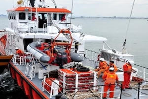 Cứu 9 ngư dân Quảng Ngãi bị chìm tàu cá trên biển