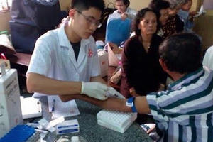 Chia sẻ khó khăn với bà con vượt mặn, hạn hán