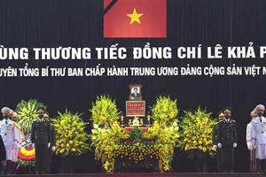 Nhiều lãnh đạo đến viếng nguyên Tổng Bí thư Lê Khả Phiêu Nhiều lãnh đạo đến viếng nguyên Tổng Bí thư Lê Khả Phiêu