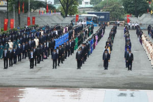 Bình Dương: Viếng nghĩa trang liệt sỹ nhân dịp Đại hội Đảng bộ tỉnh lần thứ XI