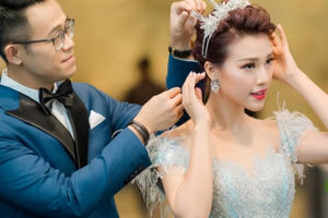 Tái hợp cùng MC Đức Bảo, MC – Á hậu Hoàng Oanh lộng lẫy chào đón năm mới