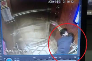 VKSND Tối cao vào cuộc yêu cầu xử lý nghiêm vụ dâm ô bé gái trong thang máy