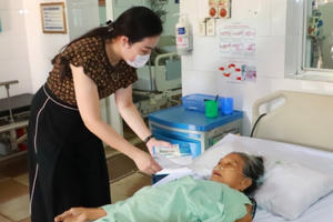 Quỹ từ thiện Legacy trao hàng vạn khẩu trang y tế hỗ trợ bệnh nhân nghèo giữa “cơn bão” Covid-19