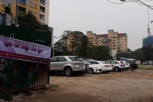 Bãi xe 17 Ngọc Khánh không phép: Chủ bãi xe "nhờn luật"