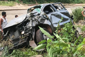 Thông tin mới nhất vụ chiếc xe bán tải chở 3 thầy cô lật xuống vực sâu tại Nghệ An