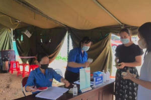 Hạ Hoà lập khu cách ly tập trung với hàng chục người tiếp xúc gần với 3 bệnh nhân mắc Covid 19