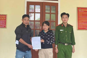 Người phụ nữ ở Nghệ An tìm người trả lại gần 900 triệu đồng chuyển khoản nhầm Người phụ nữ ở Nghệ An tìm người trả lại gần 900 triệu đồng chuyển khoản nhầm