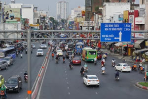 TPHCM: Đường ra bến xe, sân bay vắng vẻ lạ thường dù cao điểm Tết