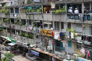 Slide Địa ốc: Những hình ảnh chung cư xuống cấp khiến người dân sợ hãi ở TP HCM