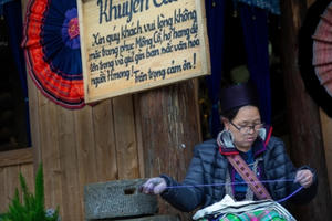 Thị xã Sa Pa khuyến cáo "du khách không mặc trang phục Mông Cổ" chụp ảnh