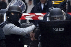 Pháp bắt 3 phụ nữ nghi chuẩn bị tấn công bạo lực