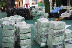 Nổ súng truy bắt 2 đối tượng vận chuyển 200kg ma túy đá