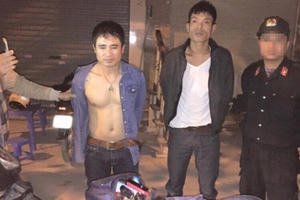 Mang súng "phòng thân" bị tổ công tác đặc biệt "hỏi thăm"