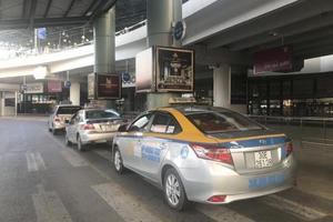 Vì sao Bộ Giao thông Vận tải chưa đồng ý kiến nghị dừng thu phí dịch vụ ô tô vào sân bay