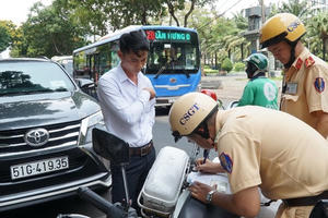Ra quân xử lý vi phạm nồng độ cồn: Không né tránh xe biển xanh, công vụ