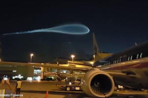 Sự thật bất ngờ về 'vệt sáng ngày tận thế' ở sân bay