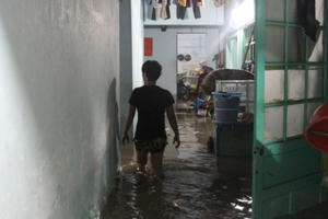 TP HCM: Người dân thức trắng đêm vì nhà biến thành ao