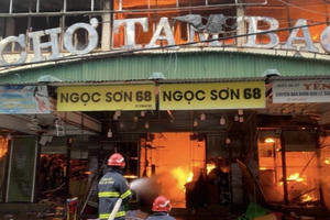 Hải Phòng: Cơ bản khống chế đám cháy ở chợ Tam Bạc