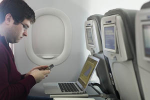 Mỹ - Anh cấm mang laptop, máy tính bảng lên máy bay Mỹ - Anh cấm mang laptop, máy tính bảng lên máy bay