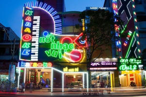 Hà Nội mở lại dịch vụ karaoke từ ngày 8/4