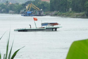 Hải Dương: Chìm tàu chở vật liệu xây dựng, 1 người tử vong