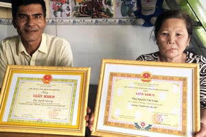 Người nhặt ve chai trả hơn một tỷ đồng lượm được